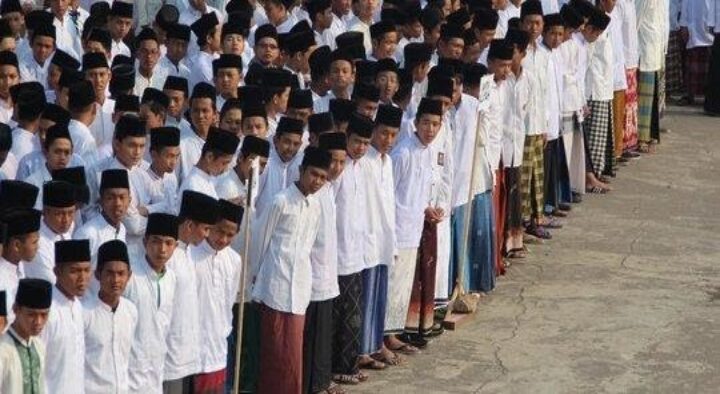 PESANTREN DI INDONESIA: SEJARAH DAN KONTRIBUSINYA BAGI NEGARA