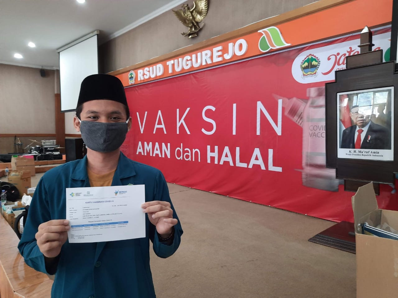 Pondok Pesantren Inisiatif Adakan Vaksinasi Mandiri untuk Ratusan Santrinya